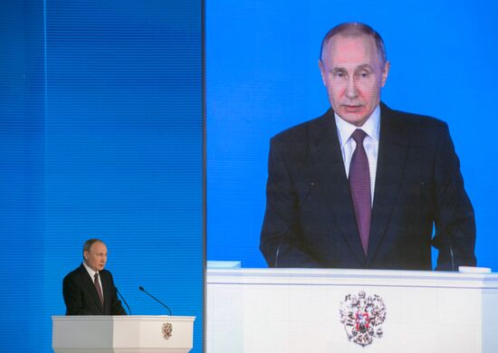 Ежегодное послание президента РФ В. Путина Федеральному Собранию