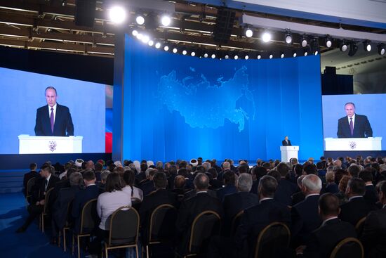 Ежегодное послание президента РФ В. Путина Федеральному Собранию