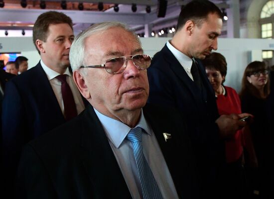 Ежегодное послание президента РФ В. Путина Федеральному Собранию