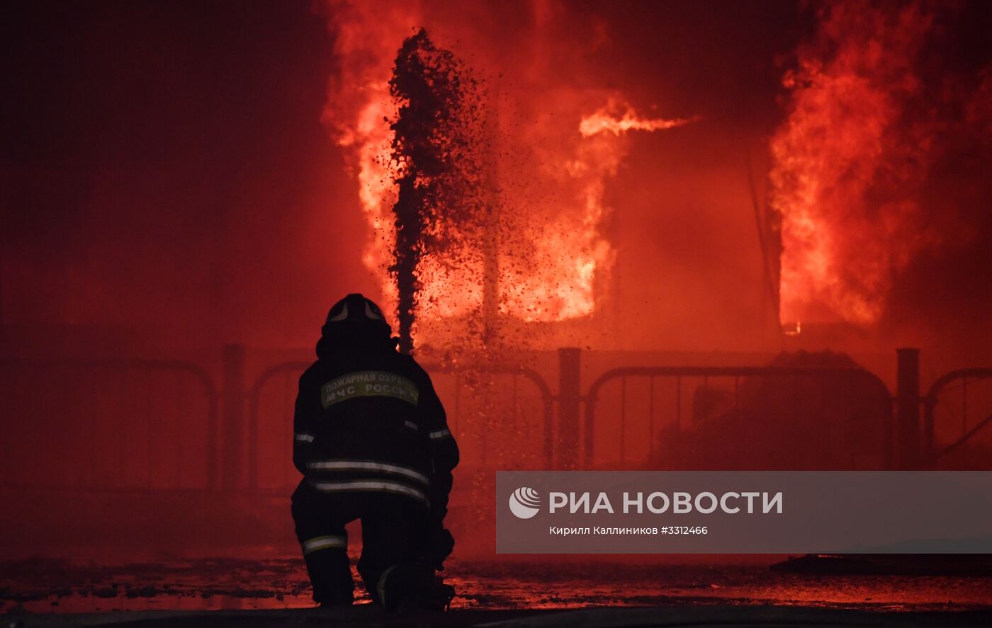 Пожар на прогулочном теплоходе в Москве