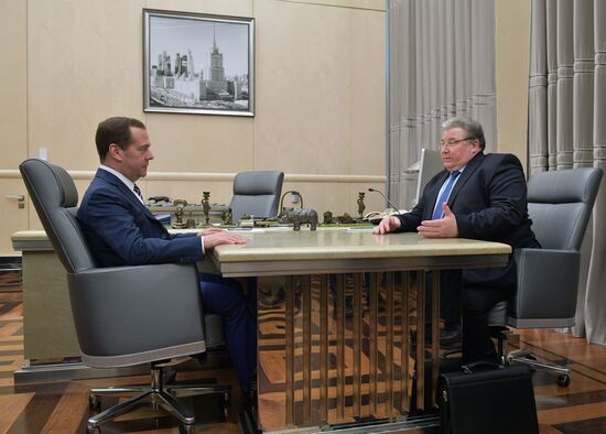 Премьер-министр РФ Д. Медведев встретился с главой Республики Мордовия В. Волковым
