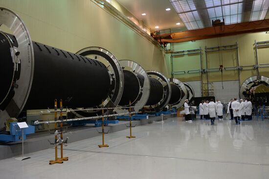 Вице-премьер РФ Д. Рогозин посетил производственное объединение "Полет" в Омске