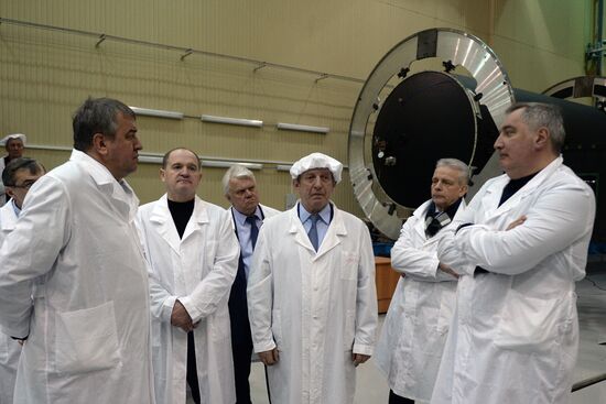 Вице-премьер РФ Д. Рогозин посетил производственное объединение "Полет" в Омске