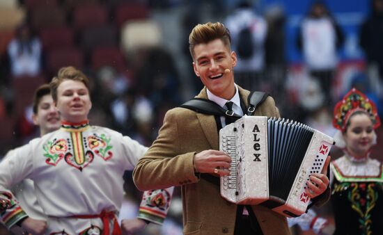 Митинг в поддержку кандидата в президенты РФ В. Путина