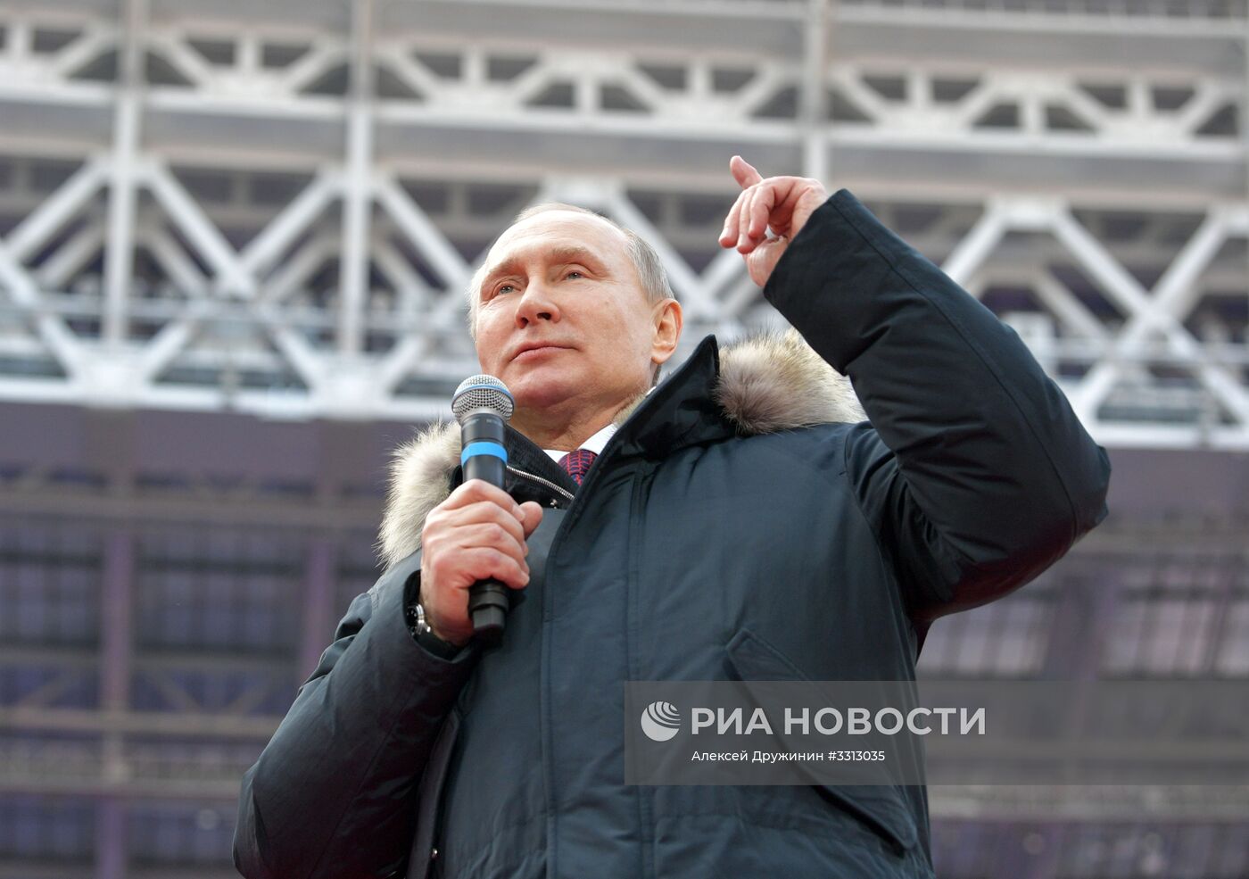 Митинг в поддержку кандидата в президенты РФ В. Путина