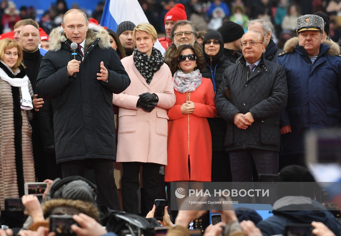 Митинг в поддержку кандидата в президенты РФ В. Путина