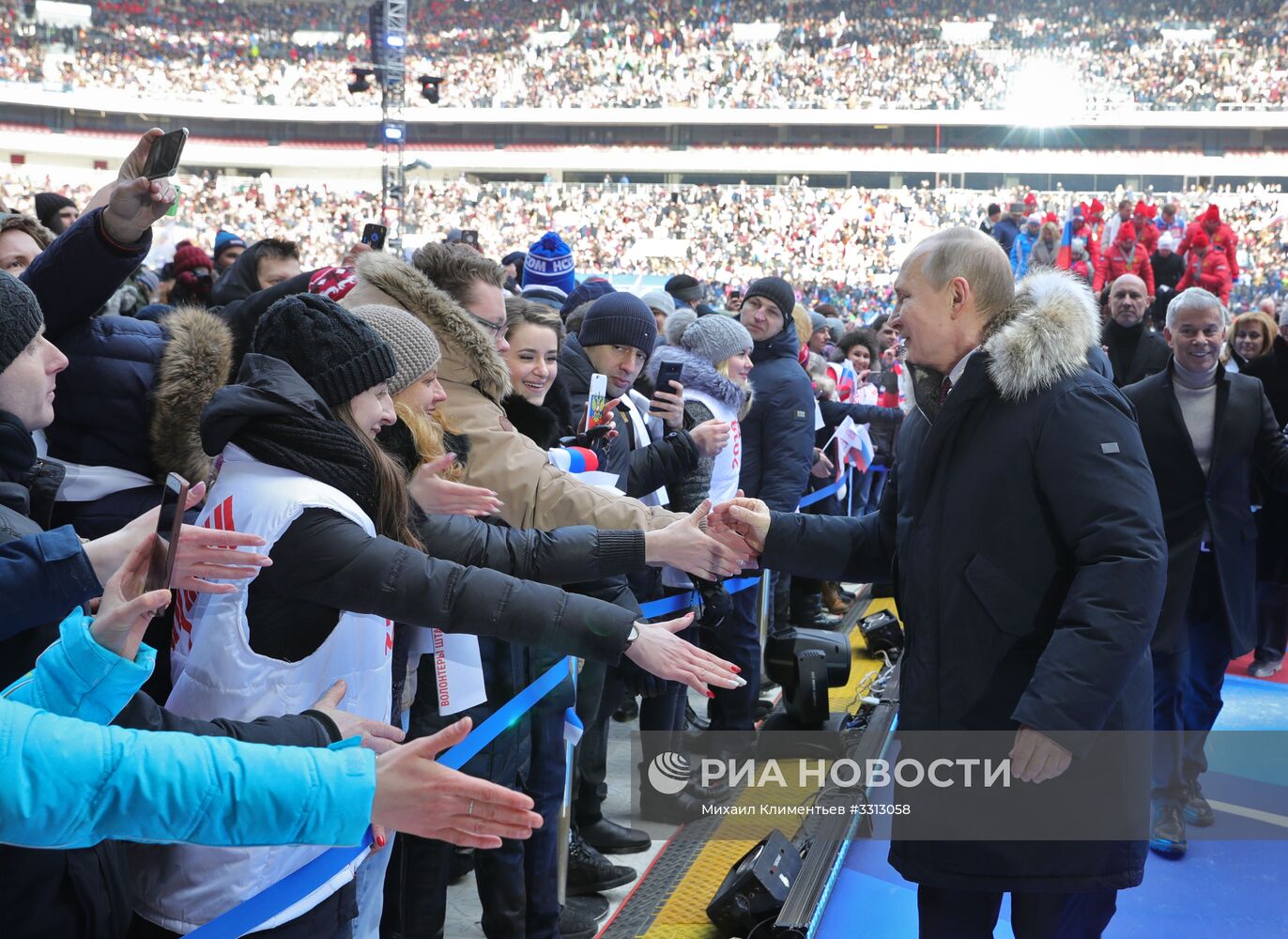 Митинг в поддержку кандидата в президенты РФ В. Путина