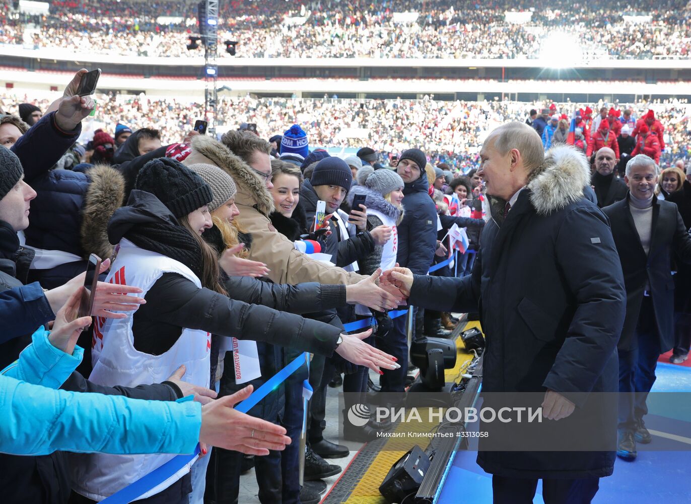 Митинг в поддержку кандидата в президенты РФ В. Путина