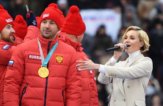 Митинг в поддержку кандидата в президенты РФ В. Путина