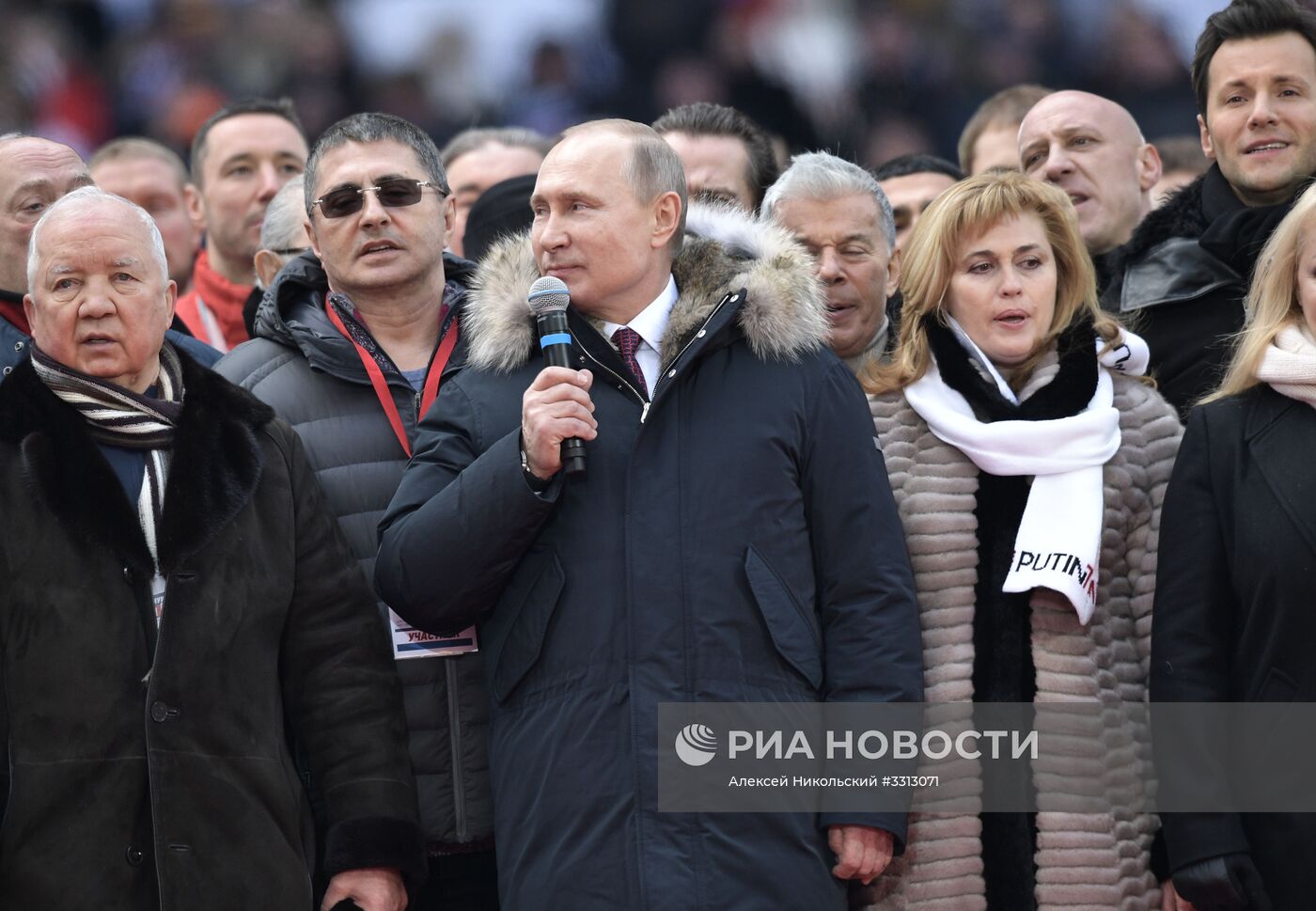 Митинг в поддержку кандидата в президенты РФ В. Путина