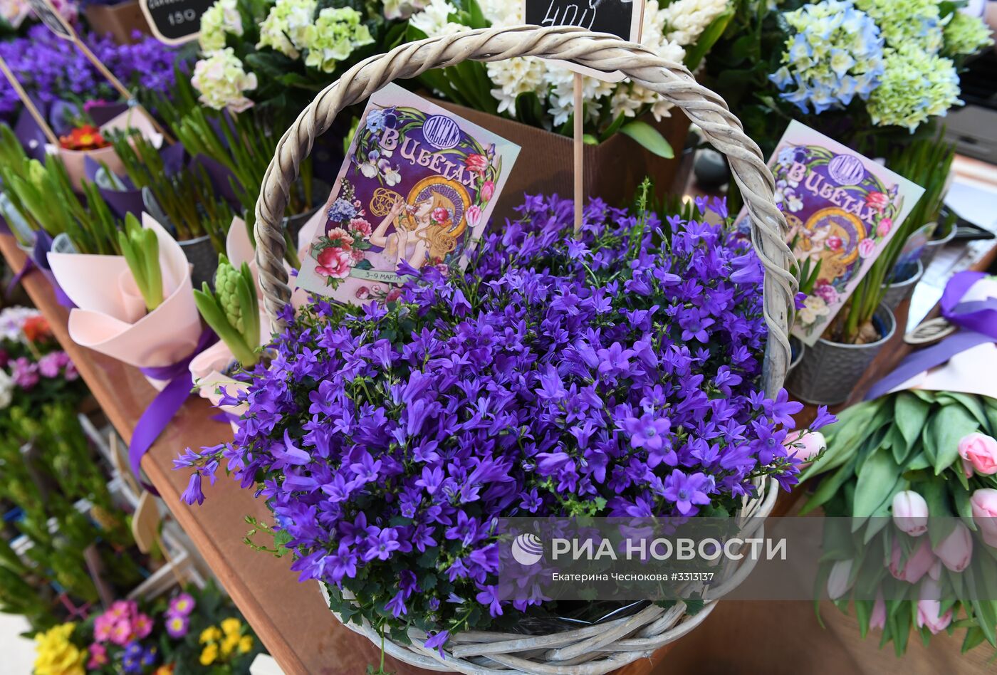 Весенний цветочный базар в Петровском Пассаже