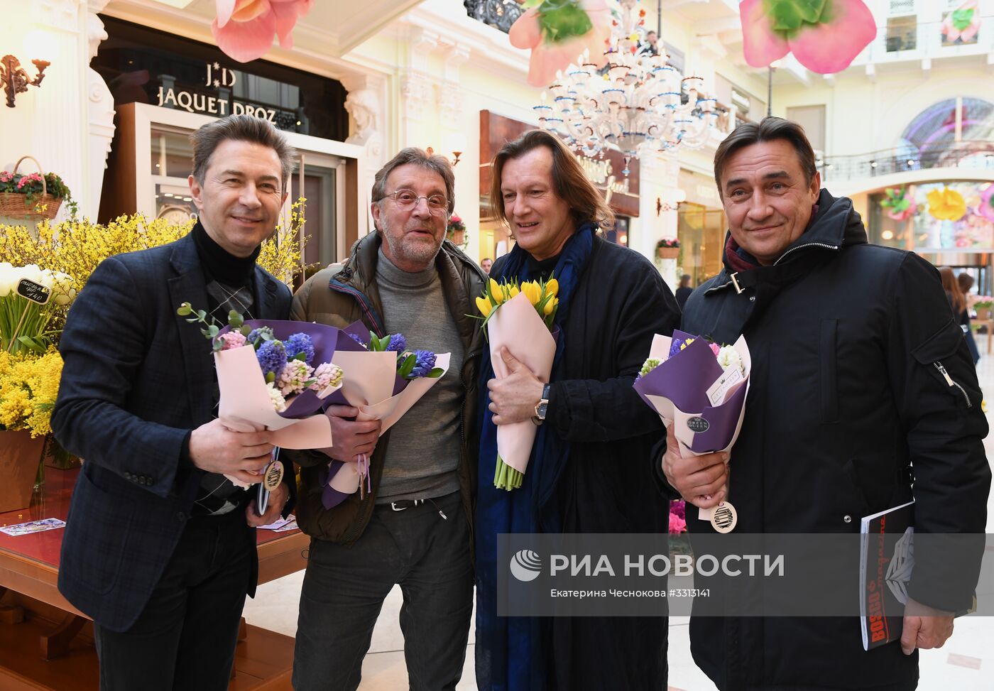 Весенний цветочный базар в Петровском Пассаже