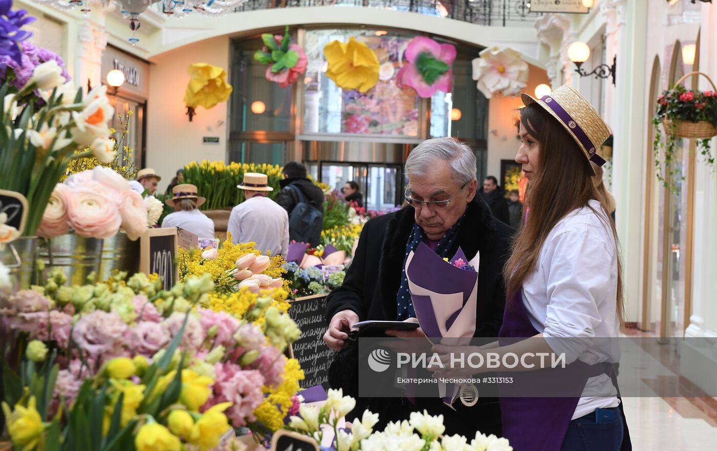 Весенний цветочный базар в Петровском Пассаже