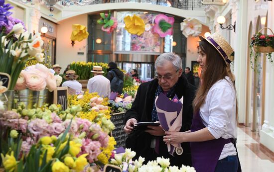 Весенний цветочный базар в Петровском Пассаже