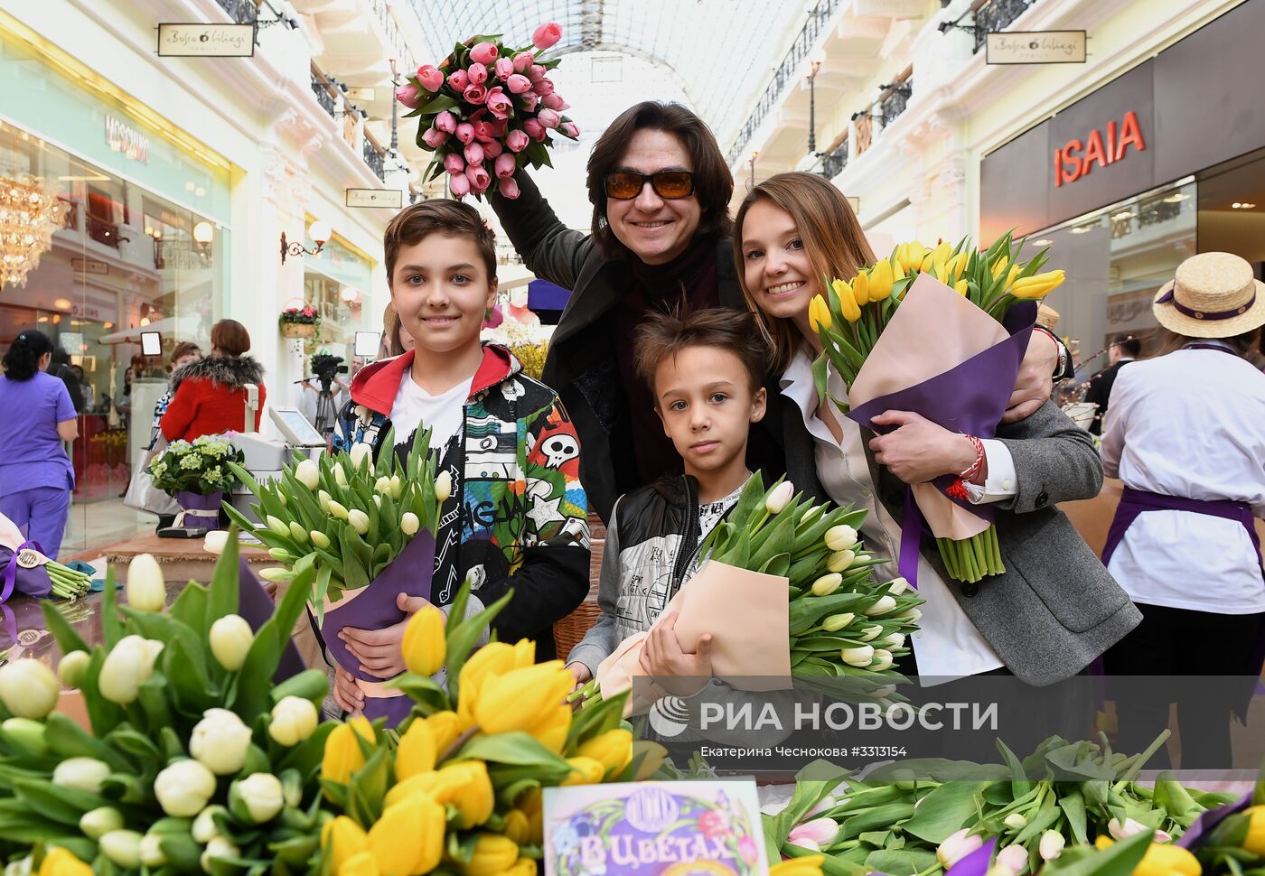 Весенний цветочный базар в Петровском Пассаже