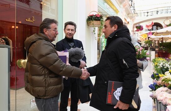 Весенний цветочный базар в Петровском Пассаже