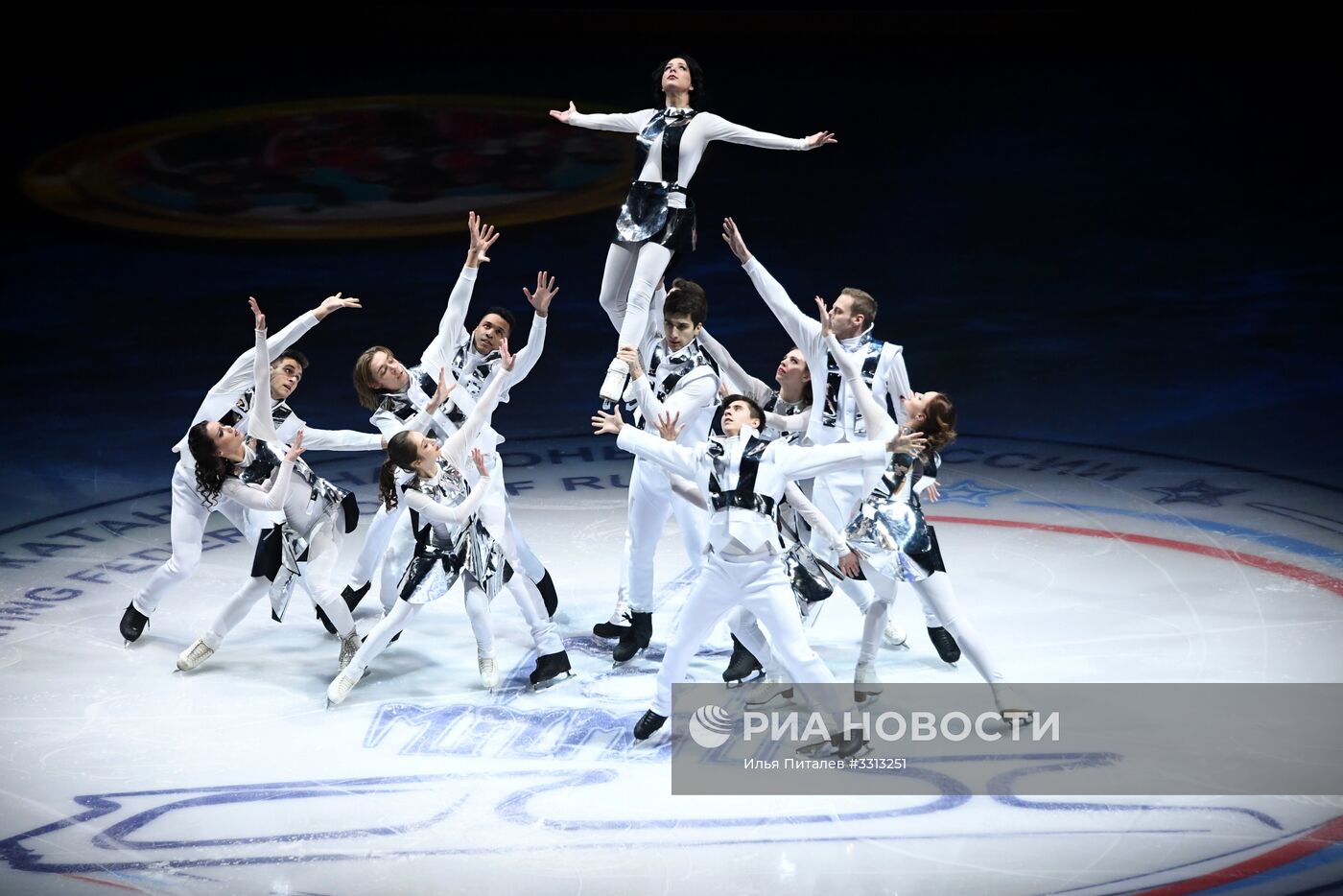 Шоу фигуристов "Праздник олимпийцев. Чемпионы - Москве"