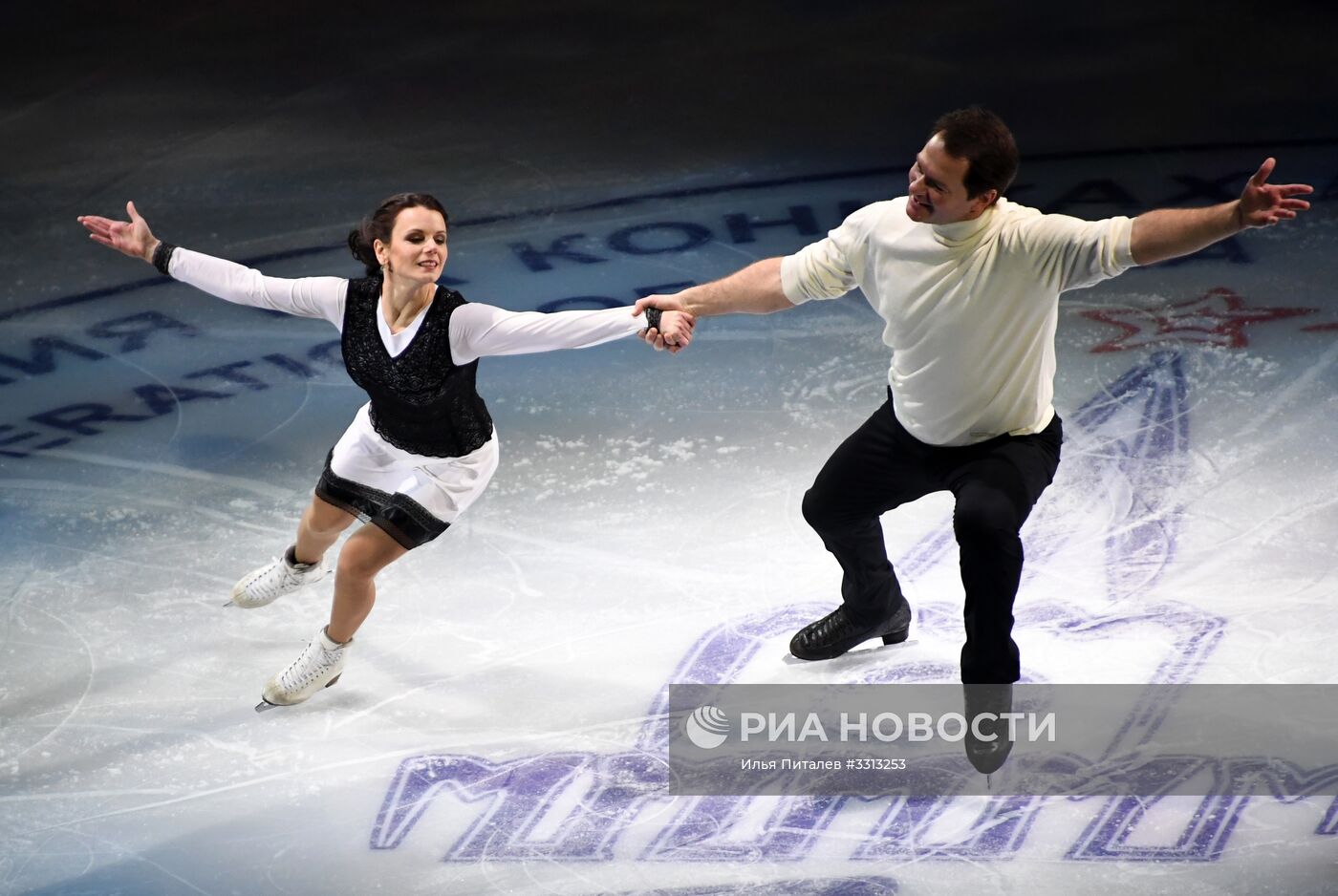 Шоу фигуристов "Праздник олимпийцев. Чемпионы - Москве"