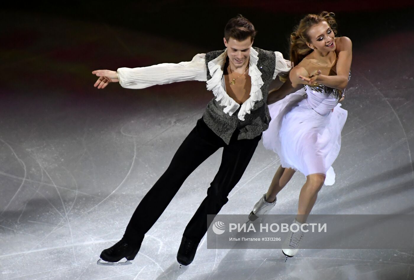Шоу фигуристов "Праздник олимпийцев. Чемпионы - Москве"