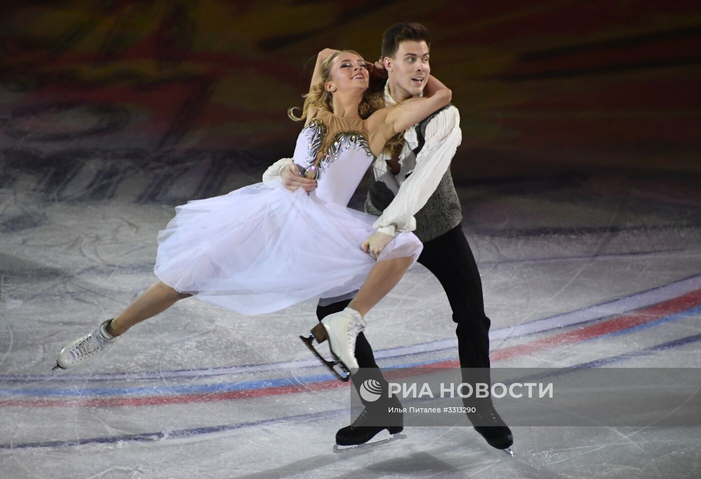 Шоу фигуристов "Праздник олимпийцев. Чемпионы - Москве"