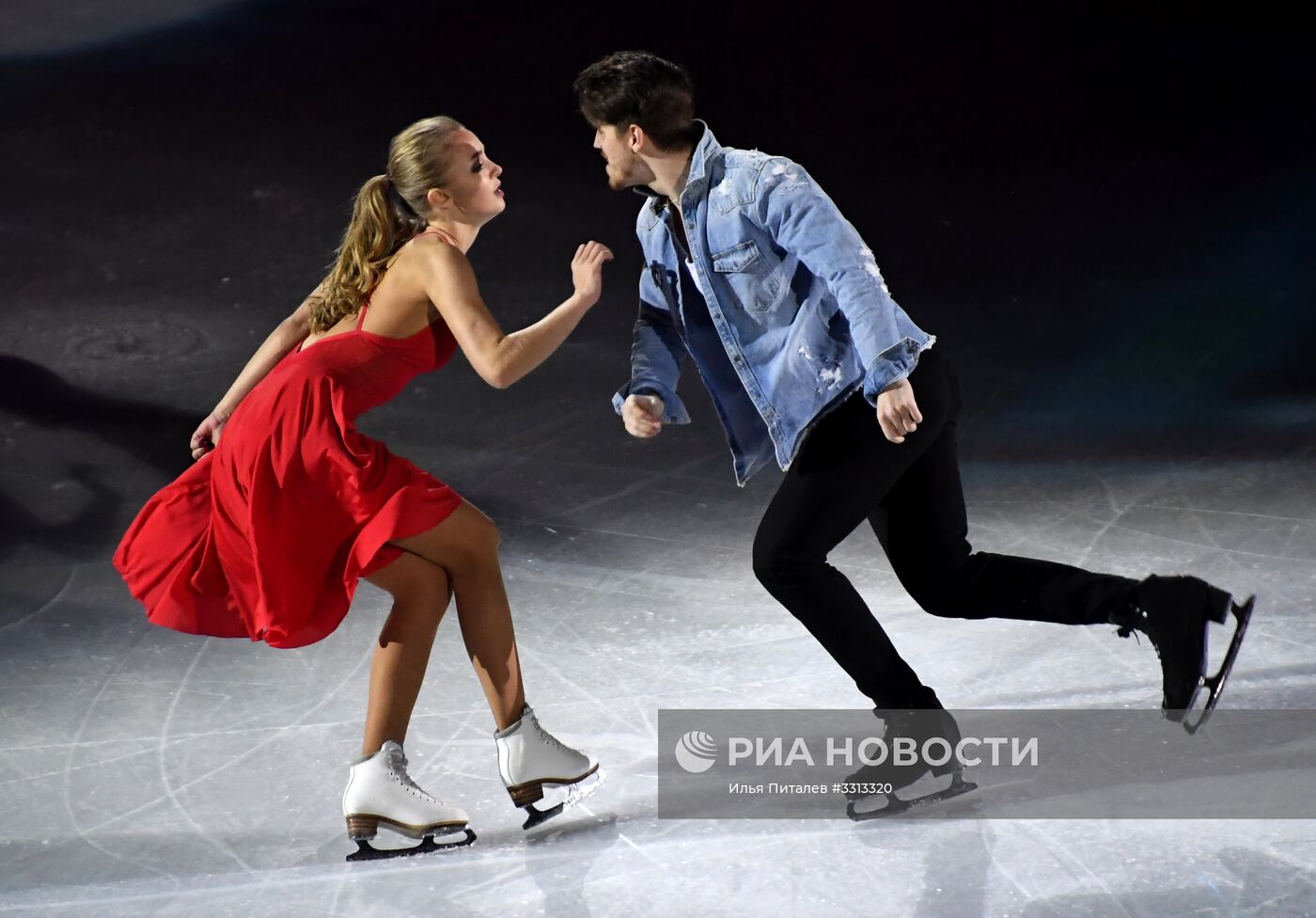 Шоу фигуристов "Праздник олимпийцев. Чемпионы - Москве"