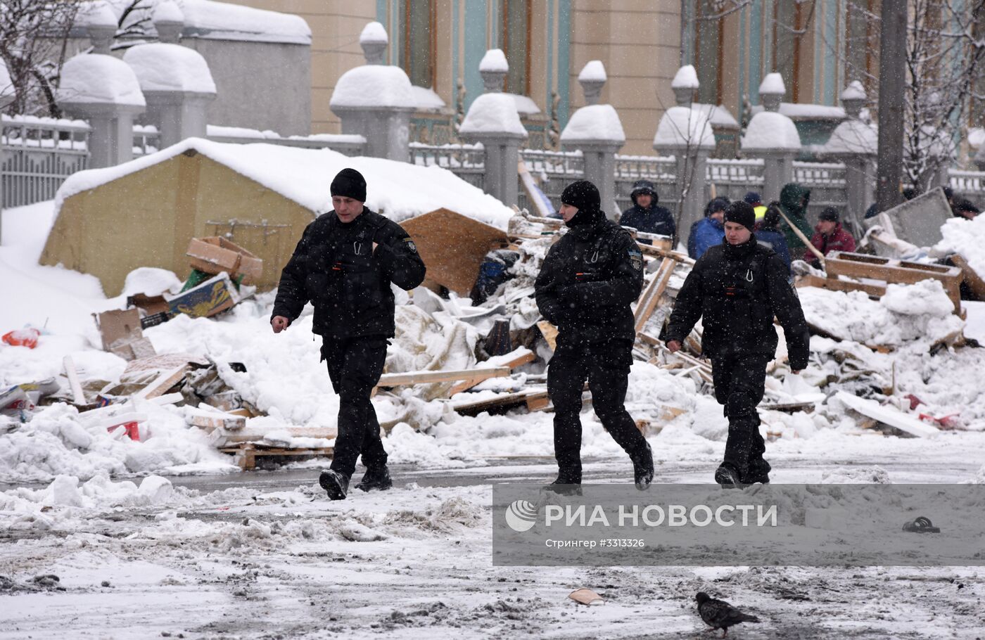 Демонтаж палаточного городка у Верховной рады в Киеве