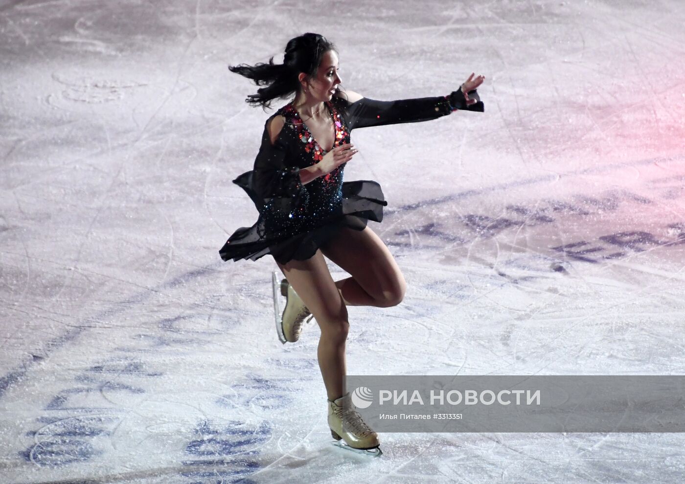 Шоу фигуристов "Праздник олимпийцев. Чемпионы - Москве"