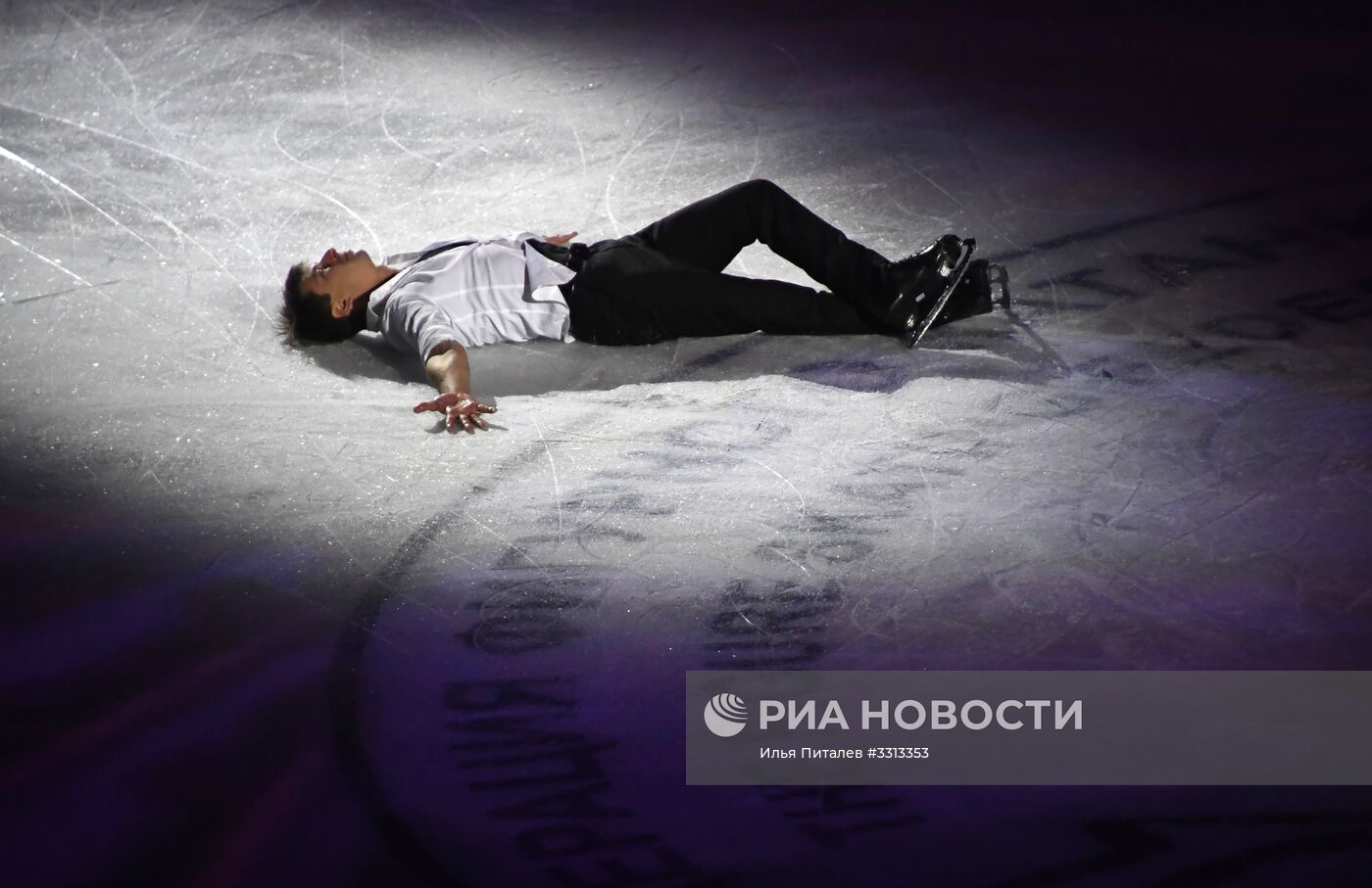 Шоу фигуристов "Праздник олимпийцев. Чемпионы - Москве"