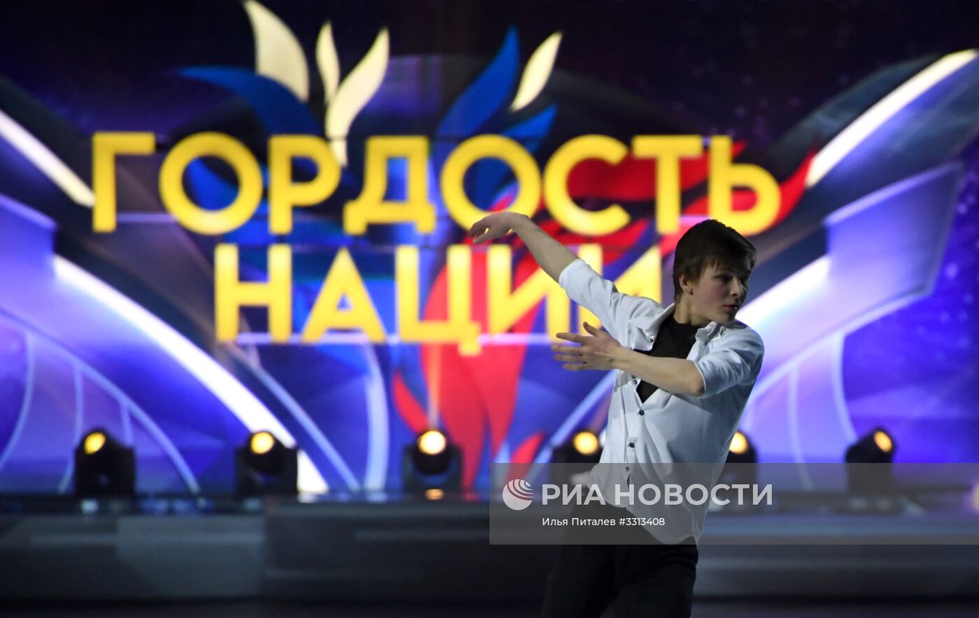Шоу фигуристов "Праздник олимпийцев. Чемпионы - Москве"