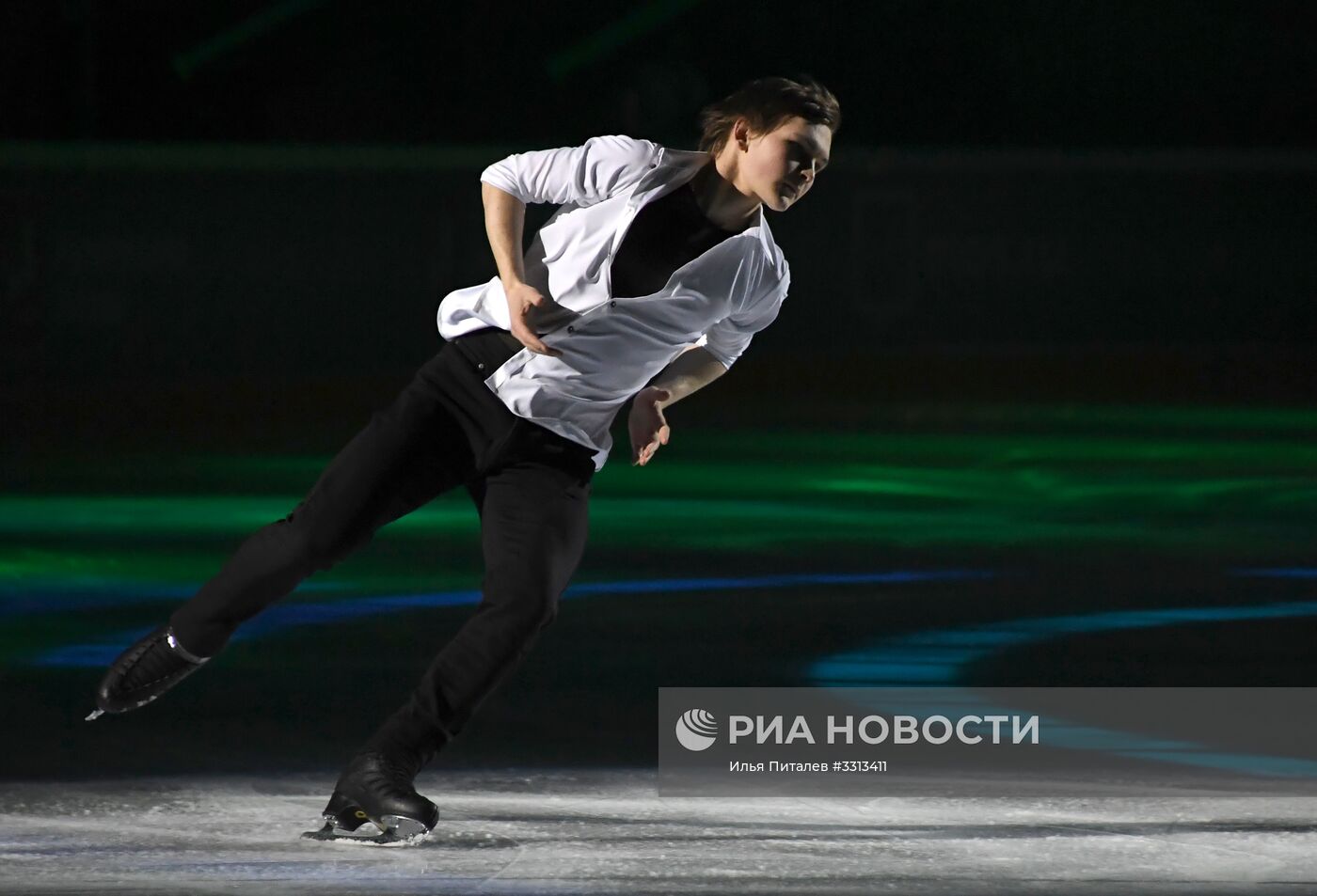 Шоу фигуристов "Праздник олимпийцев. Чемпионы - Москве"