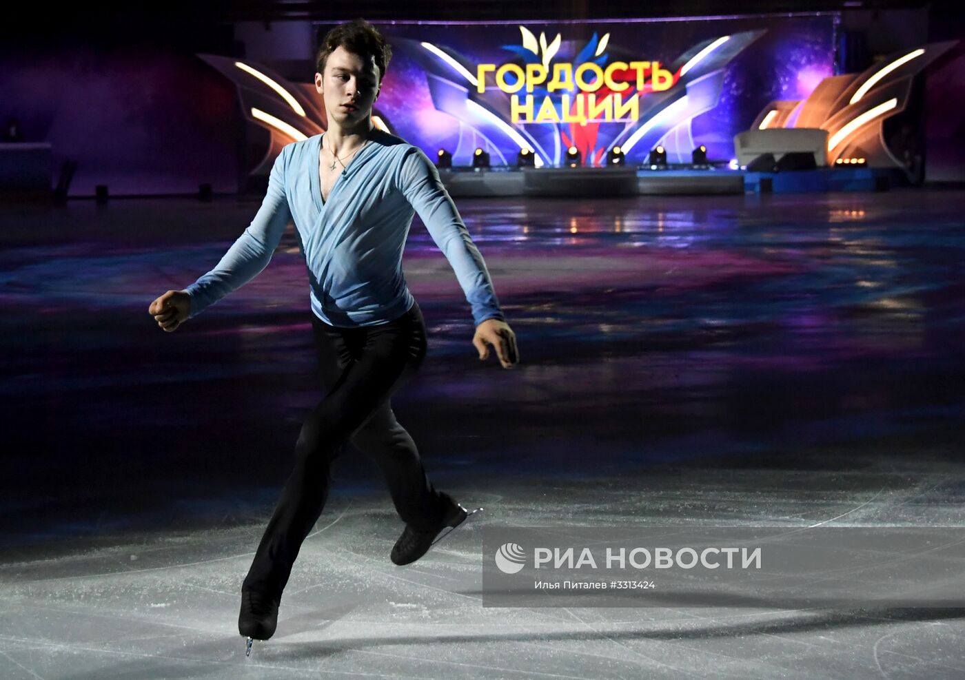 Шоу фигуристов "Праздник олимпийцев. Чемпионы - Москве"