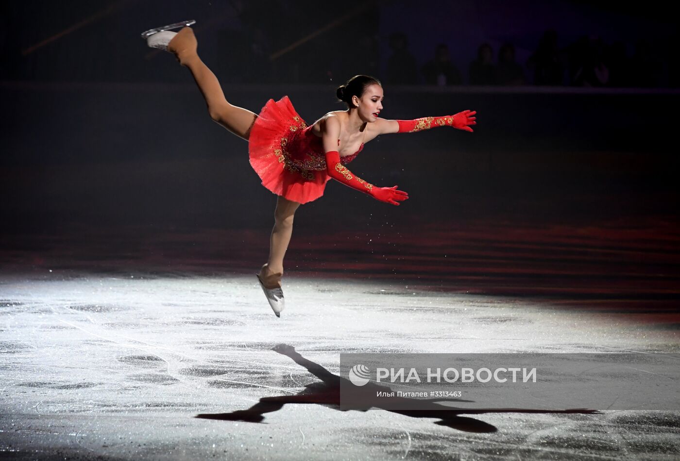Шоу фигуристов "Праздник олимпийцев. Чемпионы - Москве"