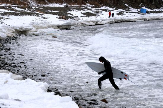 Зимний серфинг в бухте Чернышева острова Русский