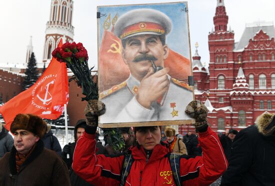 Возложение цветов к могиле И.В. Сталина у Кремлевской стены