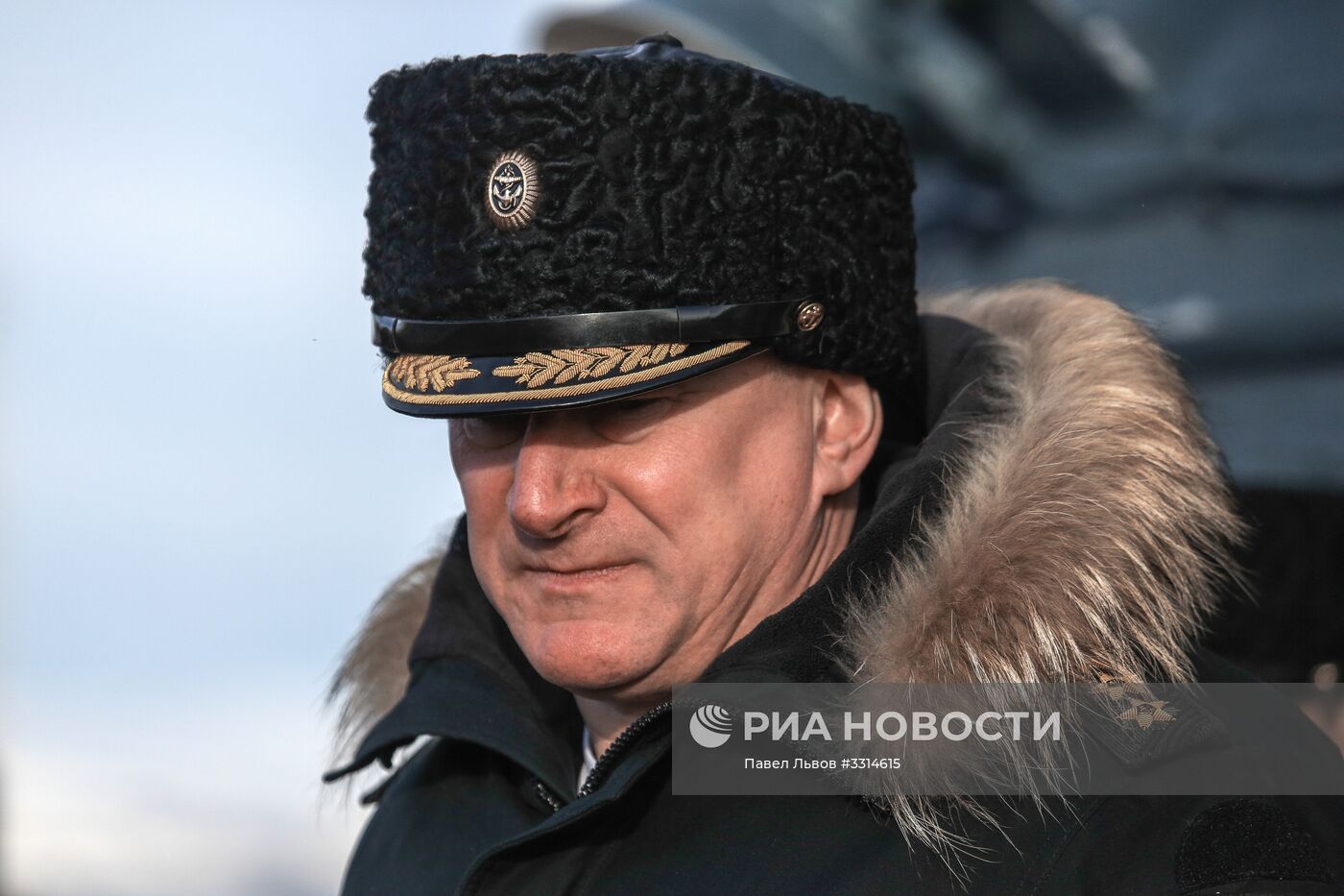 Встреча большого десантного корабля "Александр Отраковский" в порту Мурманска