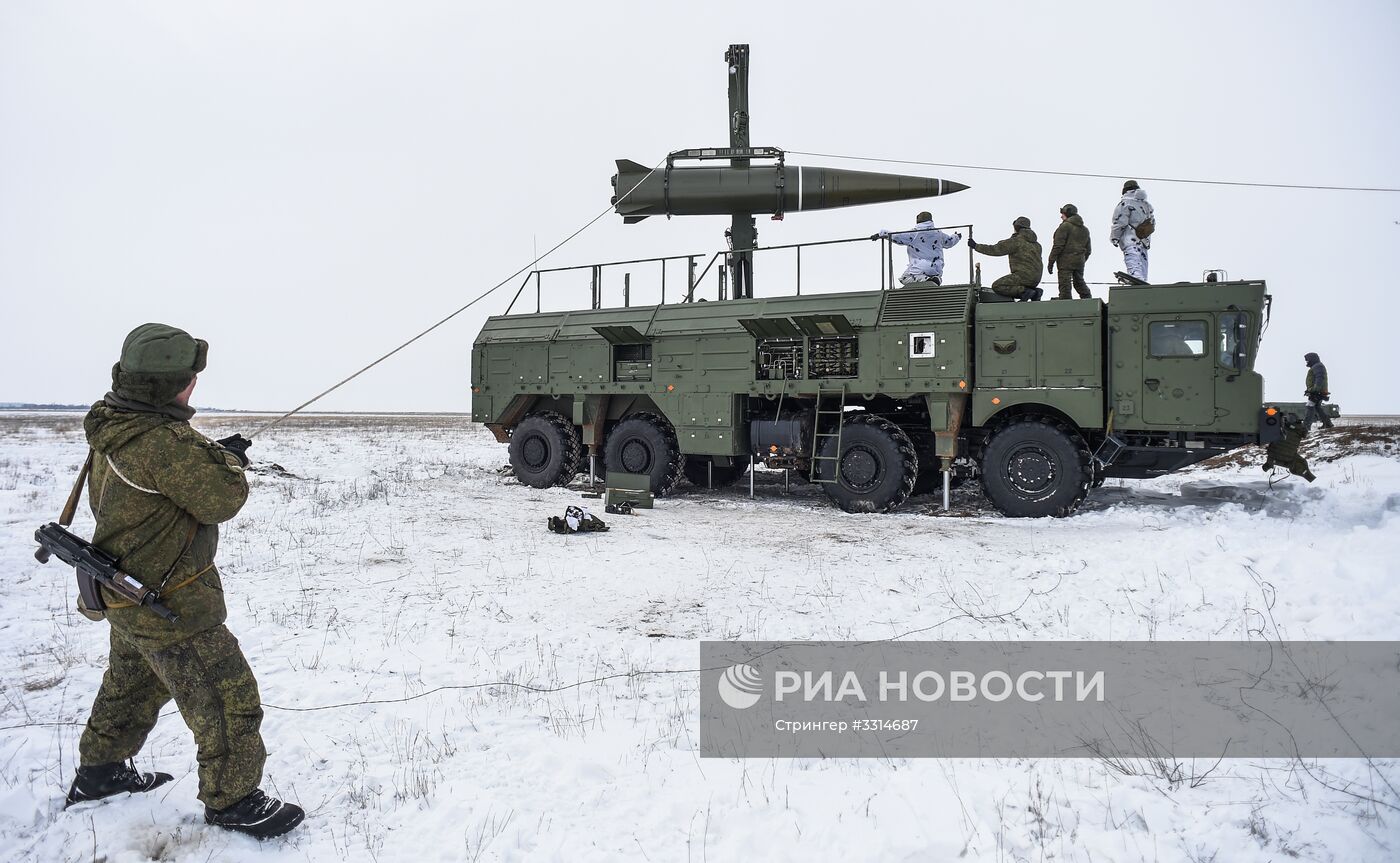 Пуск баллистической ракеты ОТРК "Искандер-М" с полигона Капустин Яр