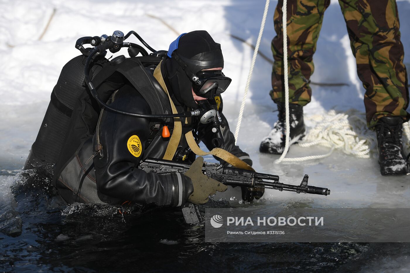 Занятие по боевой подготовке пловцов спецназа Росгвардии