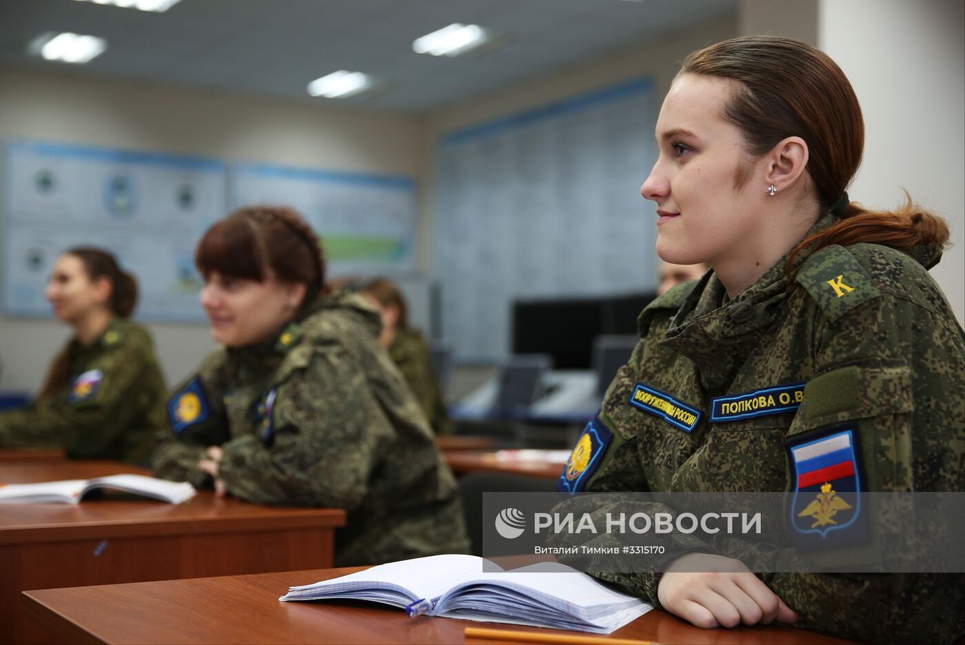 Подготовка девушек-курсантов в Краснодарском высшем военном авиационном училище