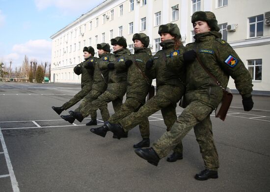 Подготовка девушек-курсантов в Краснодарском высшем военном авиационном училище