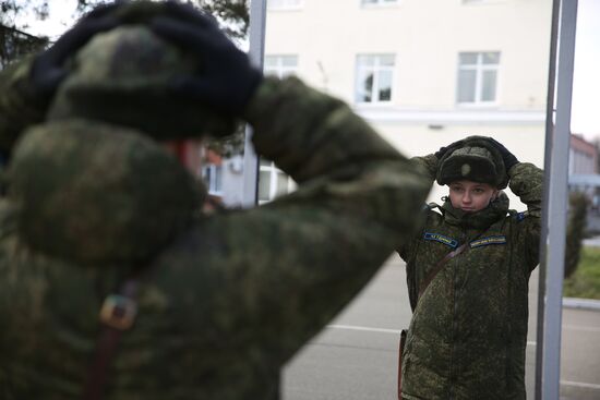 Подготовка девушек-курсантов в Краснодарском высшем военном авиационном училище