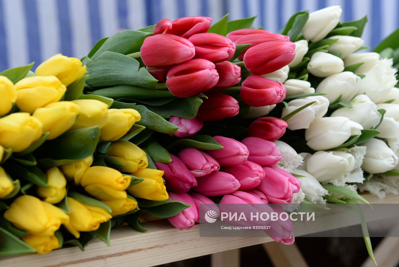 Подготовка к празднованию 8 Марта в городах России