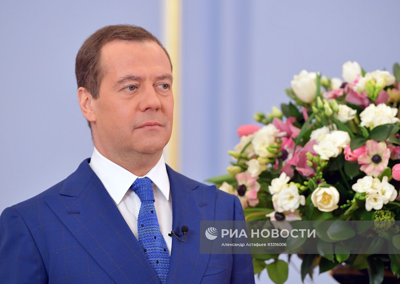 Премьер-министр РФ Д. Медведев поздравил российских женщин с праздником – Международным женским днём