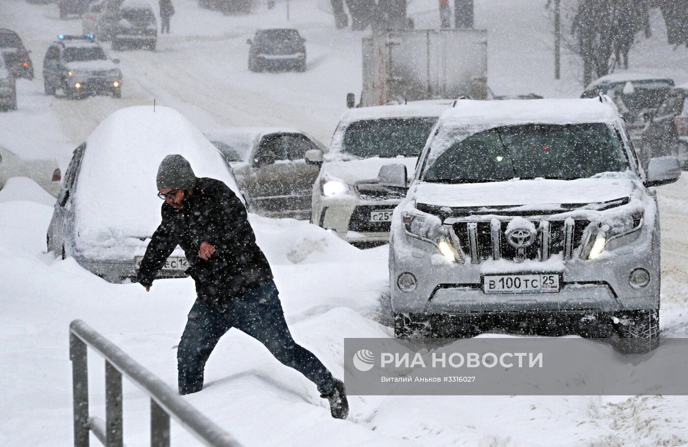 Снегопад во Владивостоке