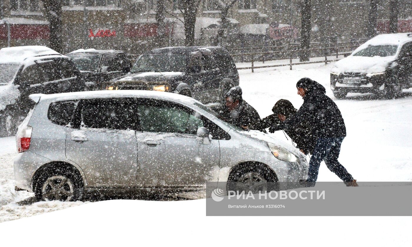 Снегопад во Владивостоке