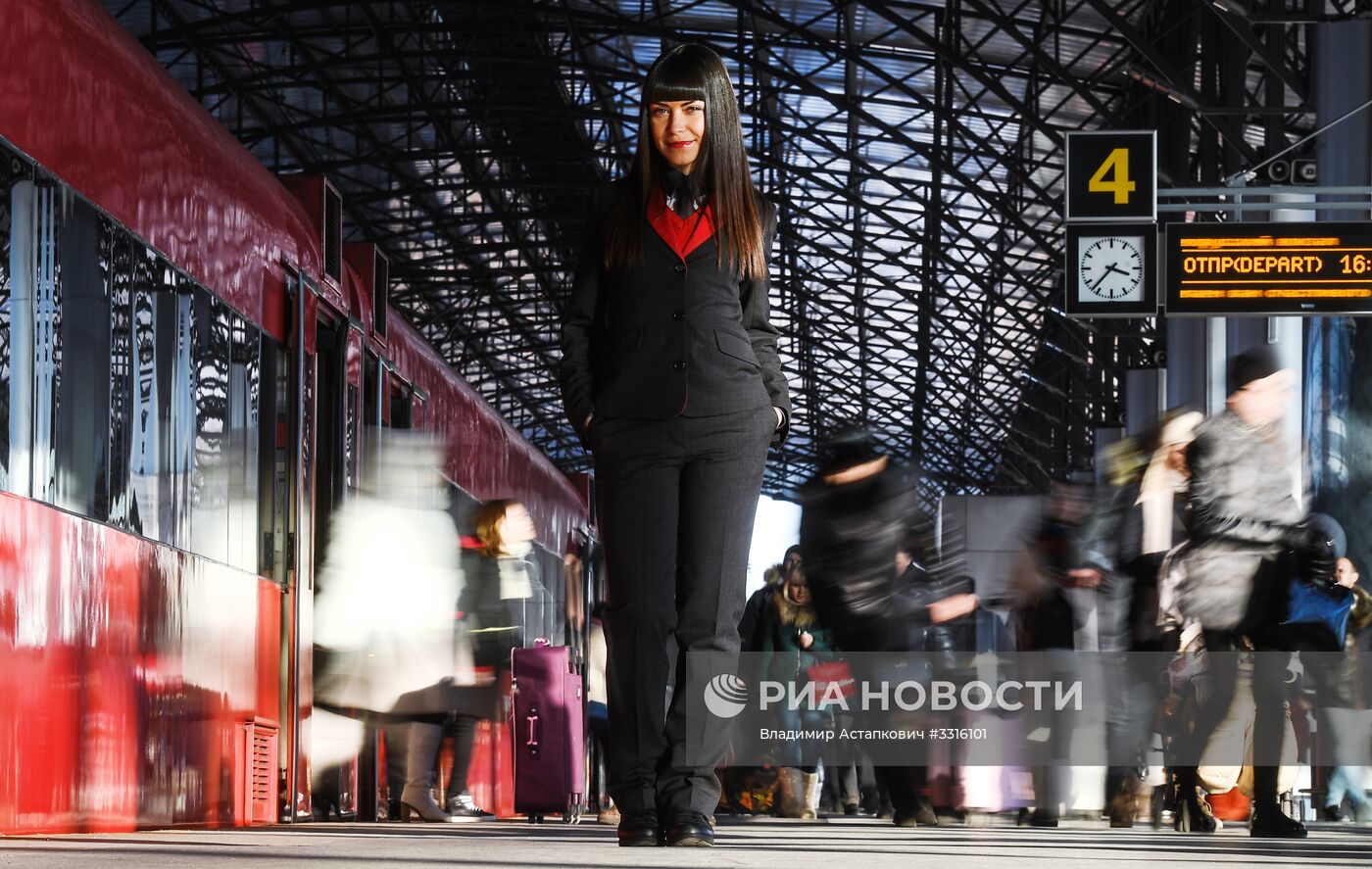 "Неженская" профессия. Помощник машиниста электропоезда Юлия Юрова