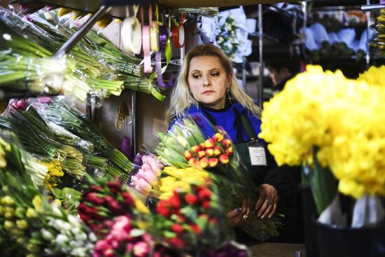 Продажа цветов в Международный женский день