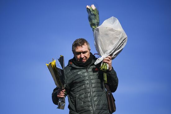 Продажа цветов в Международный женский день