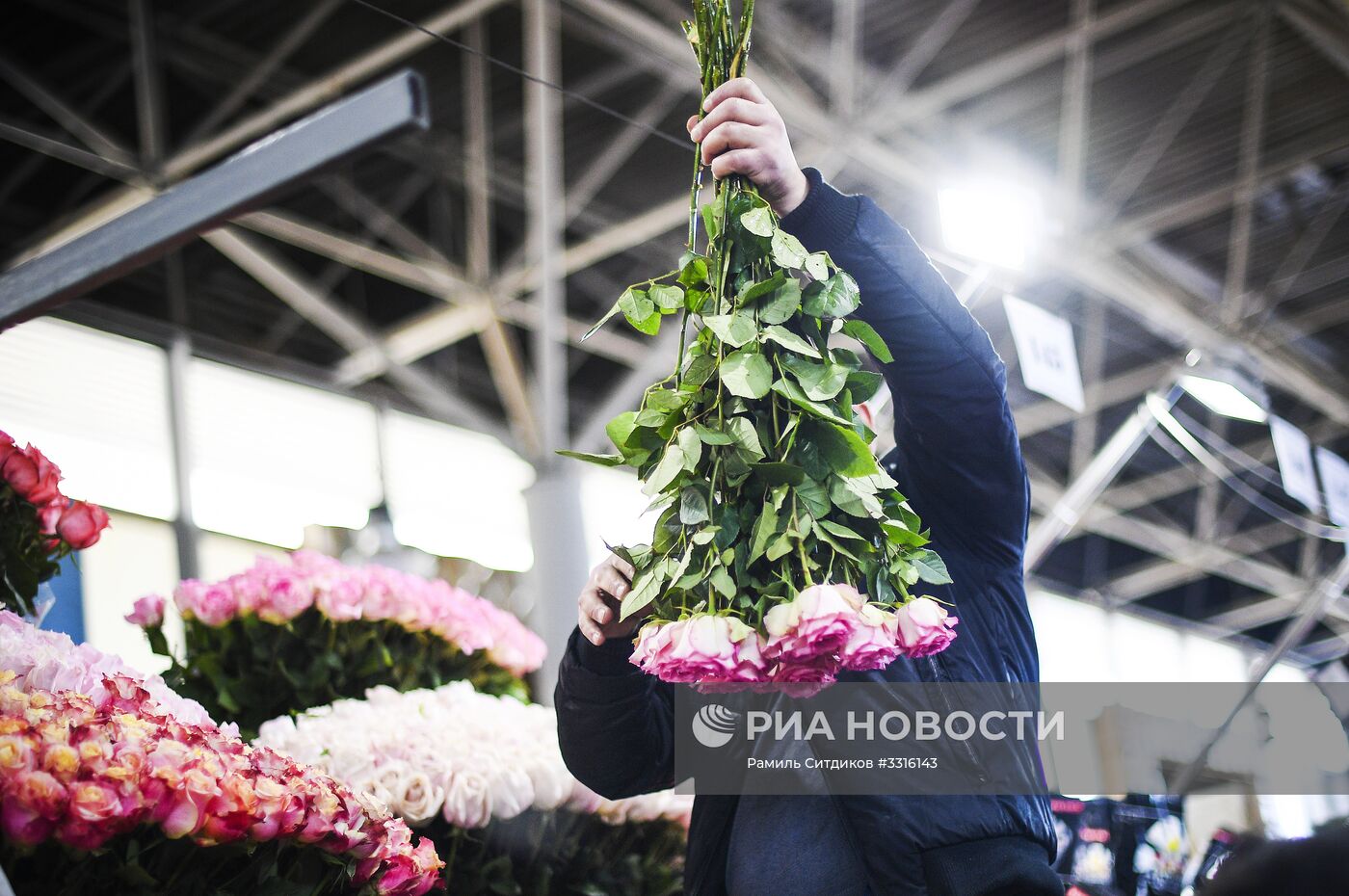 Продажа цветов в Международный женский день