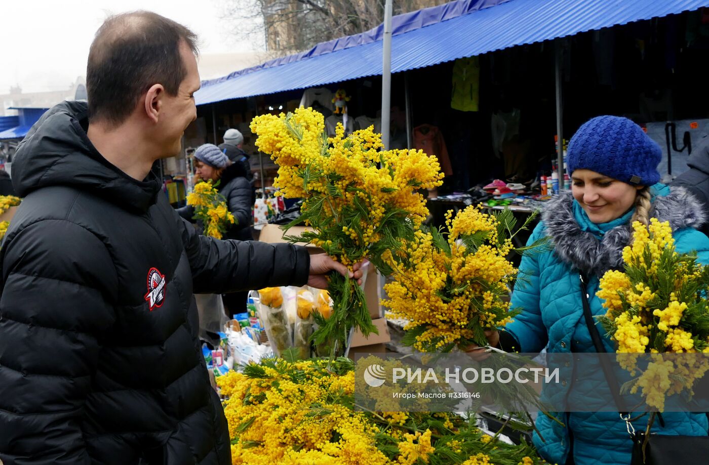 Празднование Международного женского дня в Донецке
