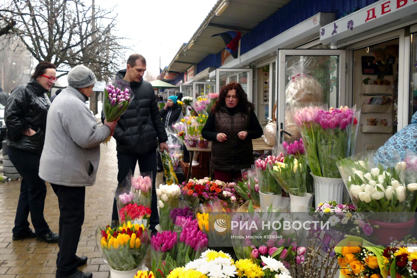 Празднование Международного женского дня в Донецке